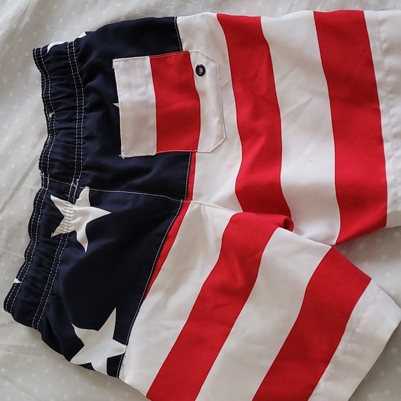 🔶️5 for $30🔶️ Boy's America Flag Swim Trunks - Picture 3 of 6
